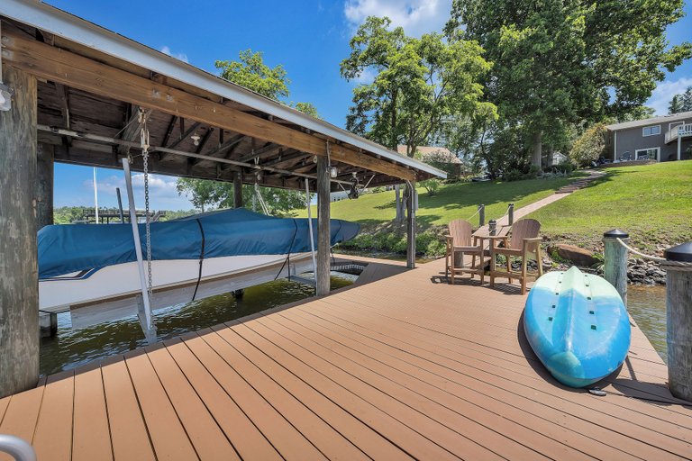 Terrace/patio 2, Lakeside Sunsets - Private Dock, Hot Tub & Firepit, Bedford