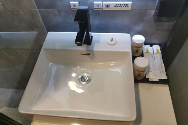 Bathroom 3, Super 8(Yichun West Pedestrian Street Branch), Yichun