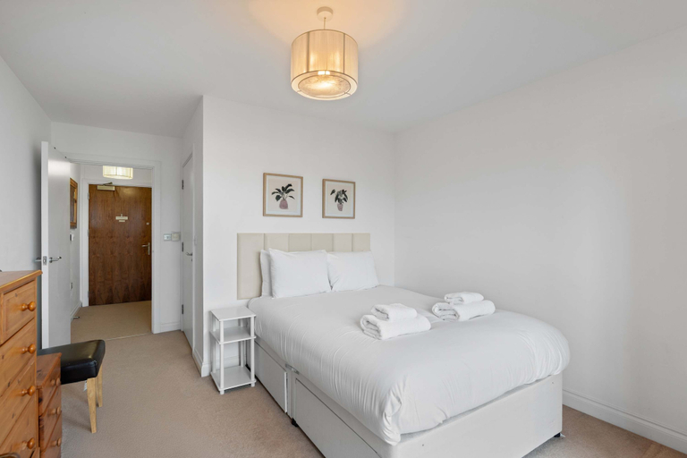 Room 2, Brighton Getaway - Modern Apartment With Balcony, Brighton and Hove