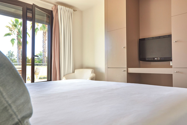 Bedroom 4, Van der Valk Hotel Le Catalogne Saint Aygulf, Var