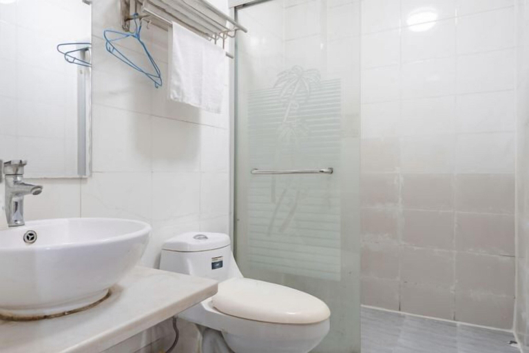 Bathroom 3, Kuaizhilv Express Chain Hotel, Suzhou