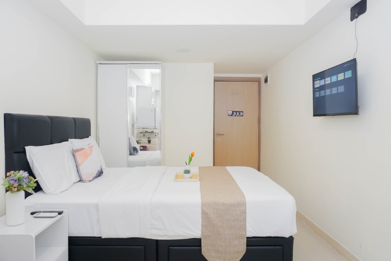 Bedroom 2, Comfy and Nice Studio Space at Apartment Meikarta District 1 By Travelio, Cikarang