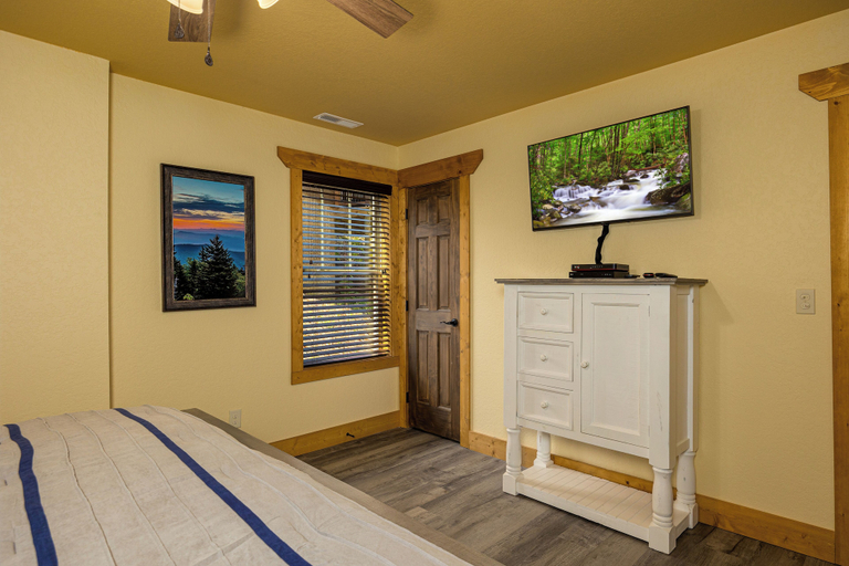 Room 5, Southern Comfort, Sevier
