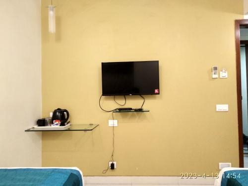 Bedroom 3, Apollo Guest House – Colaba Causeway, Mumbai City