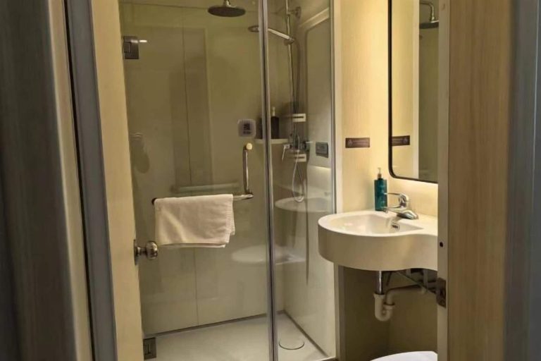 Bathroom 5, Jinjiang Inn (Beijing Wangfujing), Beijing