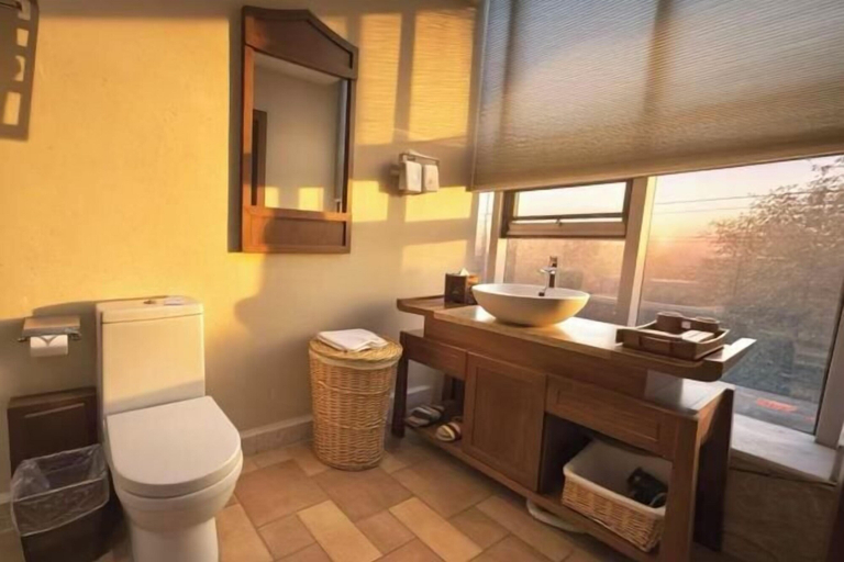 Bathroom 4, Liaokuo Jingshe Hotel, Qujing