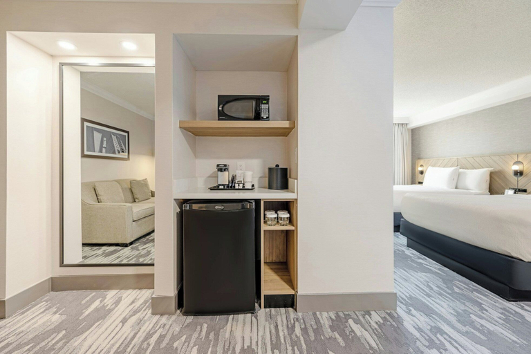 Bedroom 3, Sandman Signature Mississauga Hotel, Peel