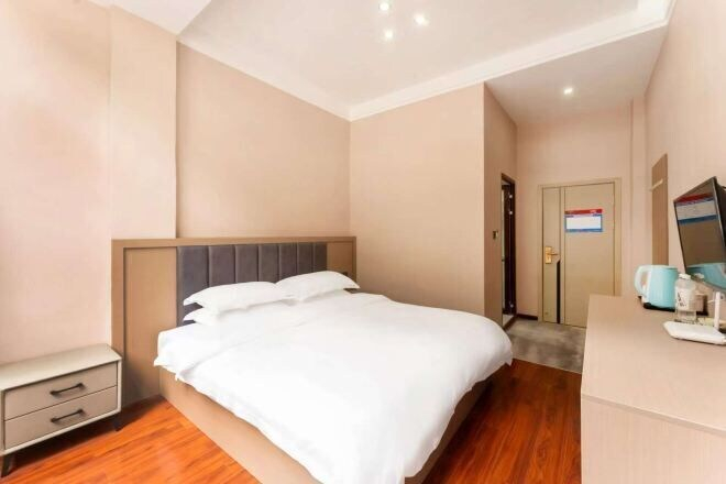 Bedroom 2, Chayu Hongsheng Hotel, Nyingtri