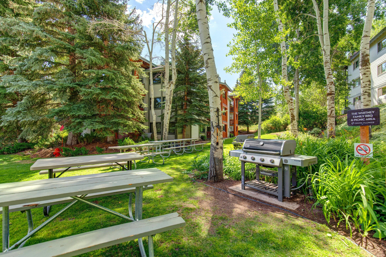 Outdoor dining 2, Park City Ski Resort - Snow Flower Condos, Summit
