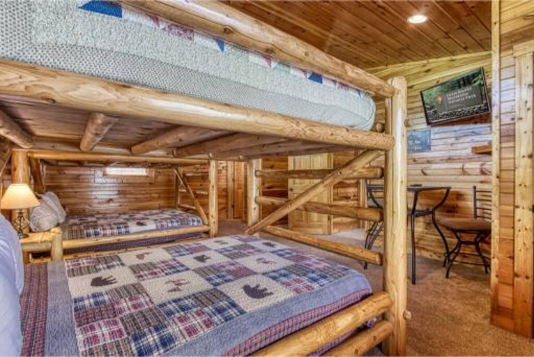 Room 3, Day Dreamer Cabin With Views by Beyond Expectations, Sevier