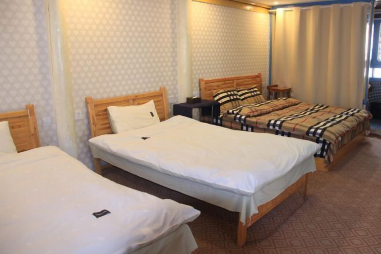 Bedroom 5, Yinian Zhijian Hostel, Dêqên Tibetan