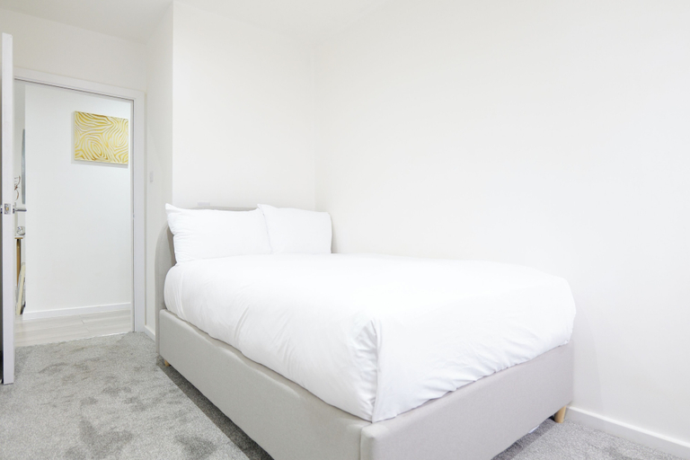 Room 3, The Wembley Chic Retreat 3 Bed Flat, London