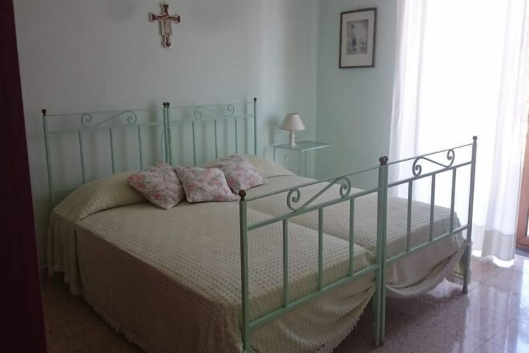 Bedroom 3, Villa L'Ulivina - Indipendent Villa Garden & View, Napoli