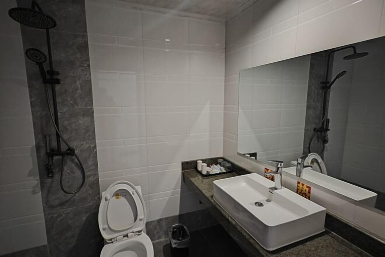 Bathroom 3, Huayi jingxuan Hotel, Zhangjiakou