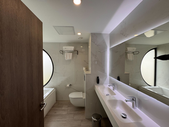 Bathroom 5, Playa de Foz Hotel & Spa by gaiarooms, Lugo