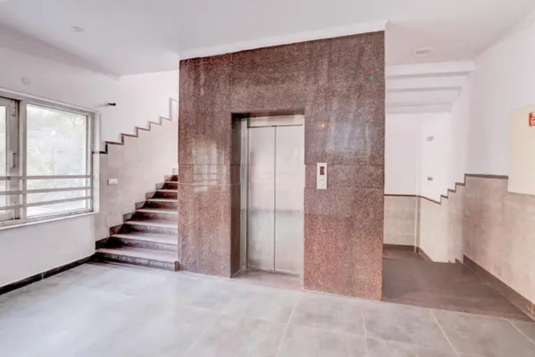 Elevator 2, Fabhotel Pantao Stay, Gautam Buddha Nagar