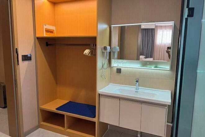 Bathroom 3, Korla Shuxuan Express Hotel, Bayin'gholin Mongol