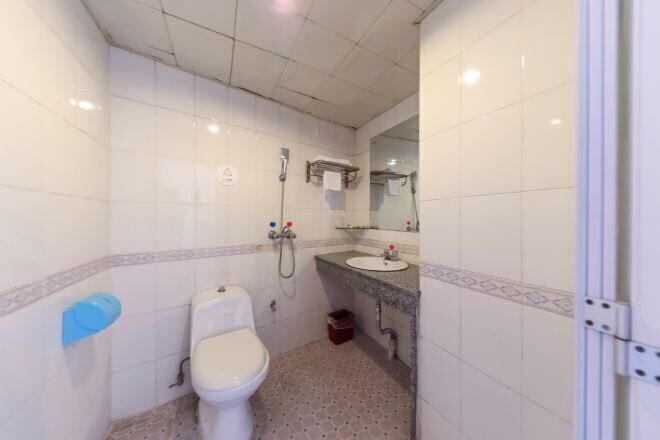 Bathroom 4, Jiandongbinguan, Jiangmen