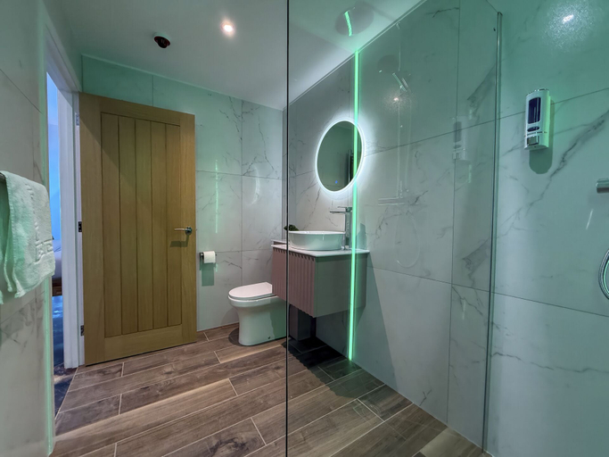 Bathroom 5, The Arundell Hotel, Lincolnshire