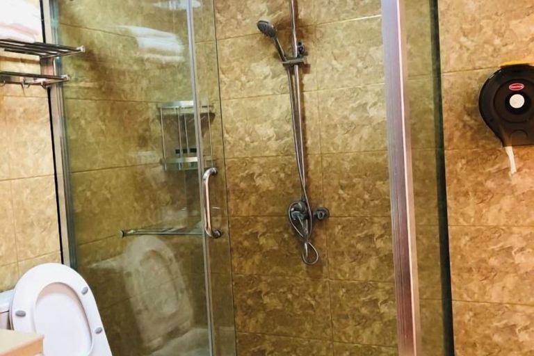 Bathroom, Yanzhu Hotel, Yiyang