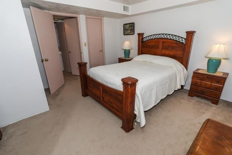 Room 5, Seven Springs Ski Resort, Somerset