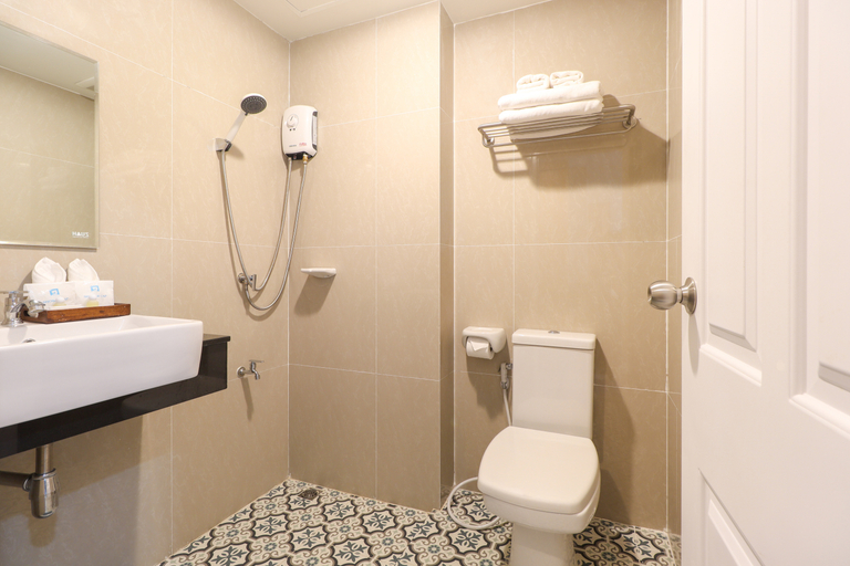 Bathroom, Collection O Room Lanna Hotel, Muang Chiang Mai