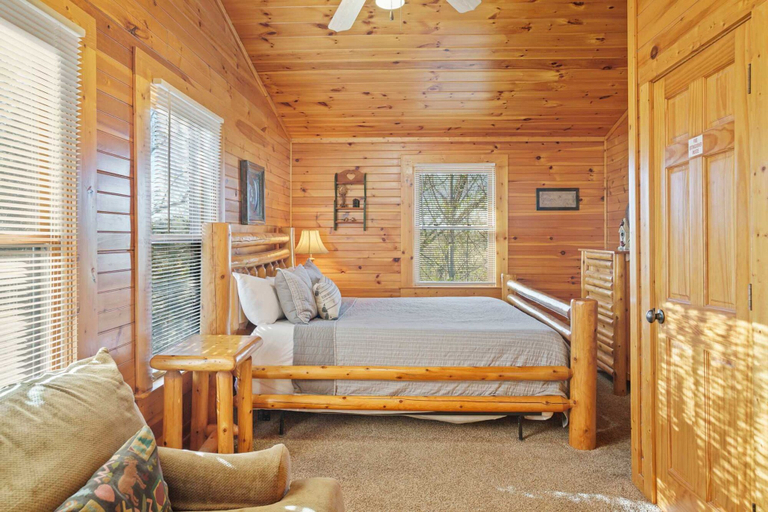 Room 2, Cozy Mountain Retreat With Private Hot Tub, Sevier