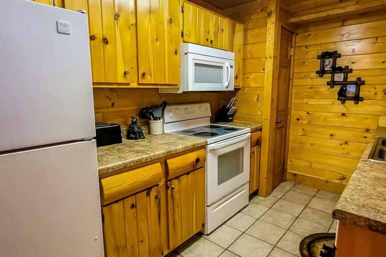 Room 3, Across the Creek Cabin by Beyond Expectations With Hot Tub, Sevier