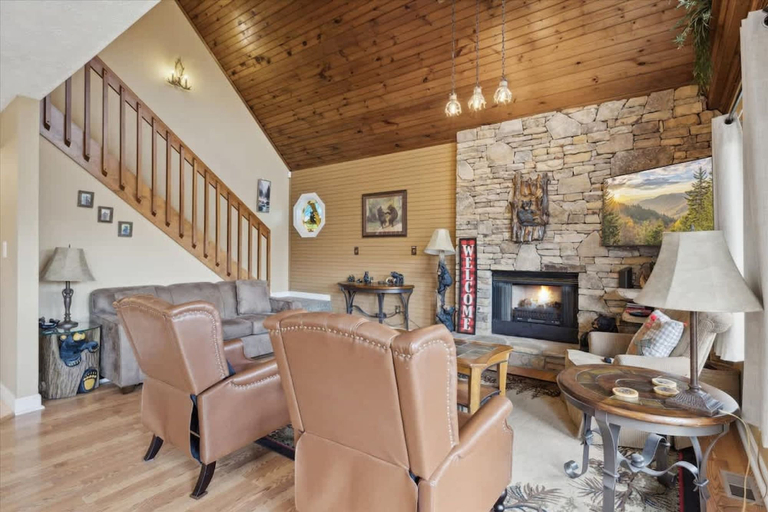 Room 3, Bear Valley Cabin by Beyond Expectations, Sevier