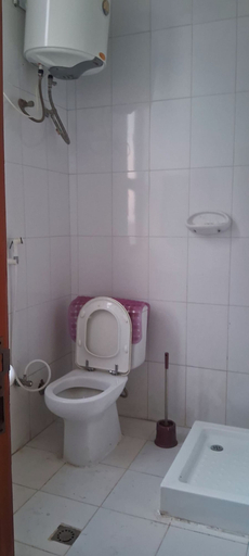 Bathroom, Rock Land Guest House, Semen Wello