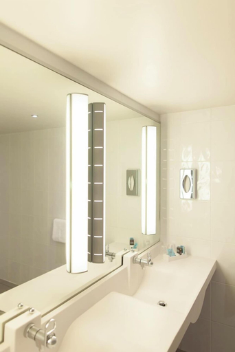 Bathroom 5, Novotel Metz Centre, Moselle