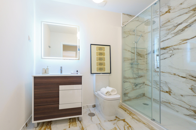 Bathroom 4, Los Anjos Apartments, Lisbon