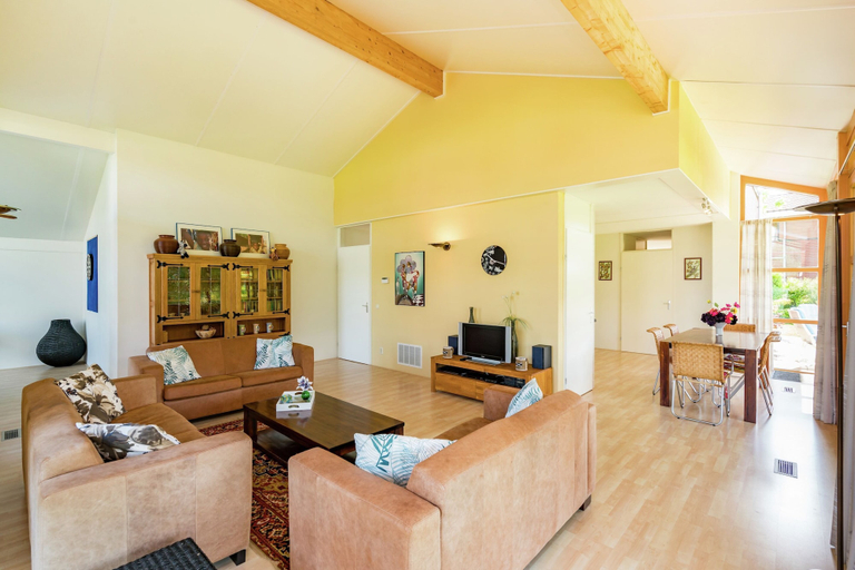 Others 4, Villa in Biddinghuizen by Lake Vulwe, Dronten