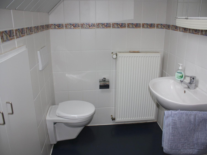 Bathroom 3, Holiday farm situated next to the Kellerwald-Edersee national park with a sunbathing lawn, Waldeck-Frankenberg