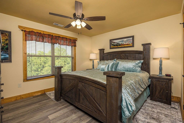 Bedroom 2, Starry Starry Night, Sevier