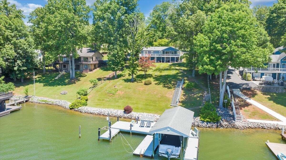 Exterior 4, Lake Breeze - Private Dock and Hot tub, Bedford