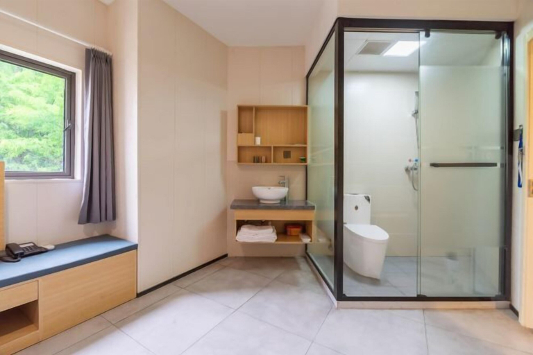 Bathroom 3, Xinyu Hotel, Shanghai