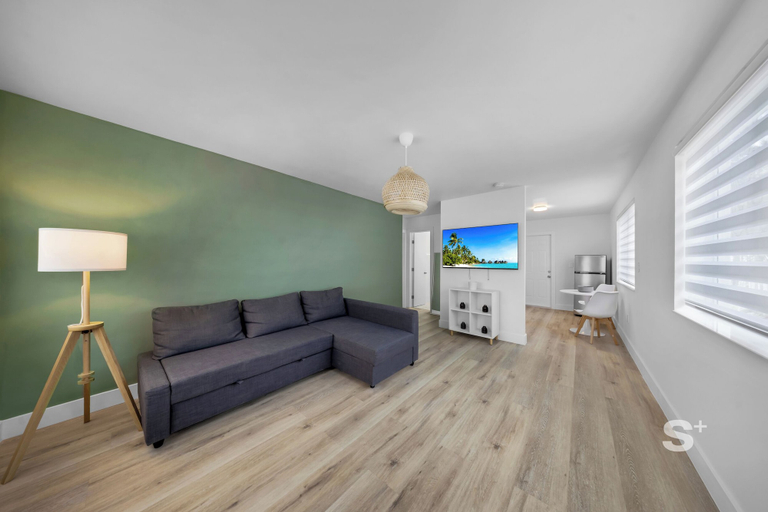 Living area 2, Stylish 1-BD Apt - Gym and Free Parking, Miami-Dade