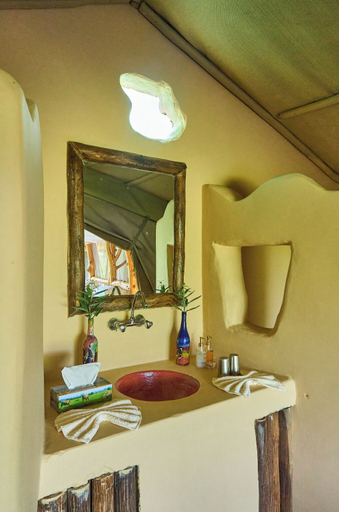 Bathroom 4, Ikoma tented Camp, Serengeti