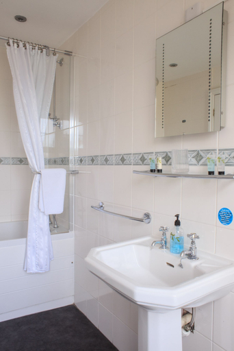 Bathroom 3, The Blacksmiths Arms, East Sussex