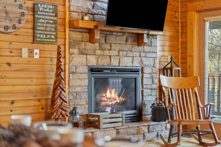 Room 3, Cozy Mountain Retreat With Private Hot Tub, Sevier