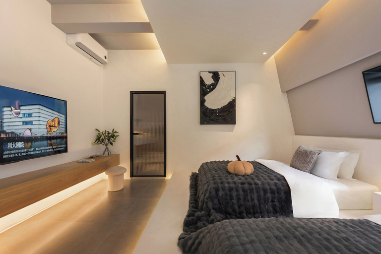 Room 2, Mountain Resort Hotel, Dali Bai