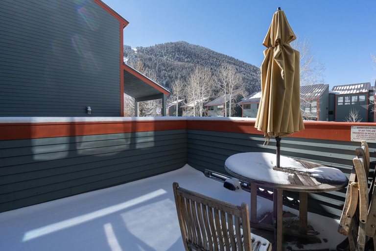 Outdoor dining 2, Viking Lodge Condos - Telluride Ski Resort, San Miguel