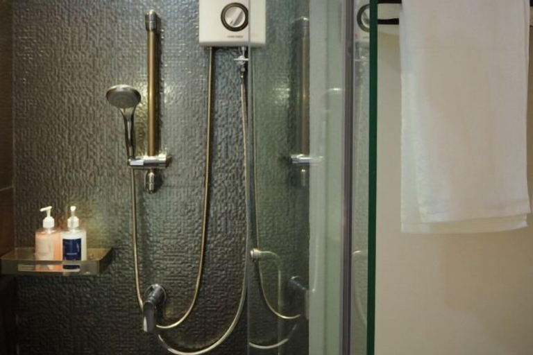 Bathroom 5, Homitel Bangkok, Huai Kwang