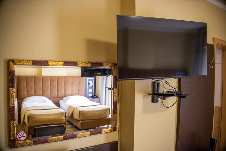 Bedroom 2, Hotel Nais Beach, Durrësit