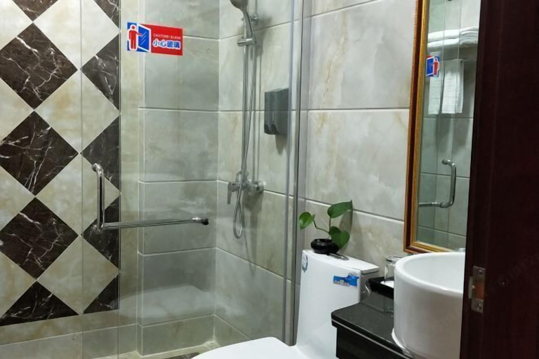 Bathroom 3, Jinhui Hotel, Yangjiang