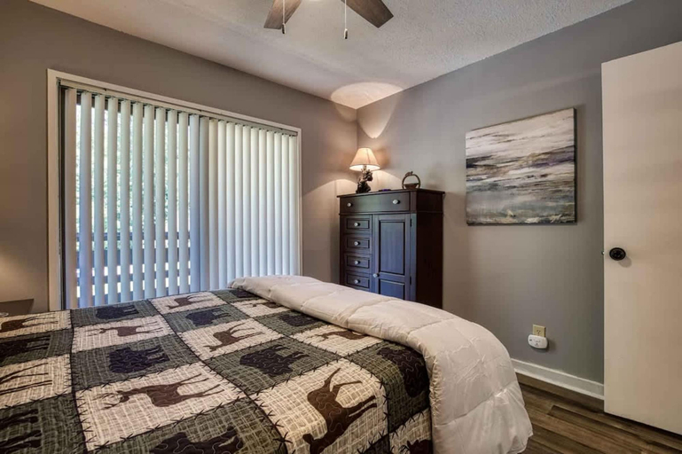 Room 2, 1023 English Mtn Condo By Beyond Expectations, Sevier