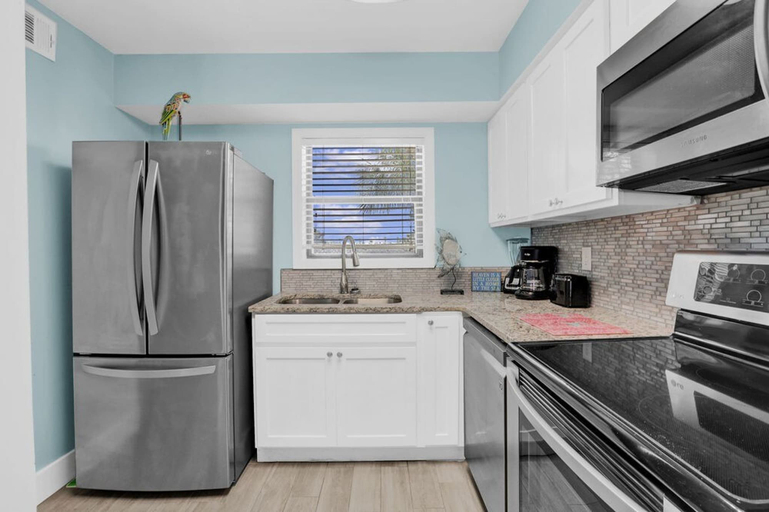 Room 4, Seaside Beach Racquet 4210- Beachfront Pools 2 Bedrooms 2 Baths, Baldwin