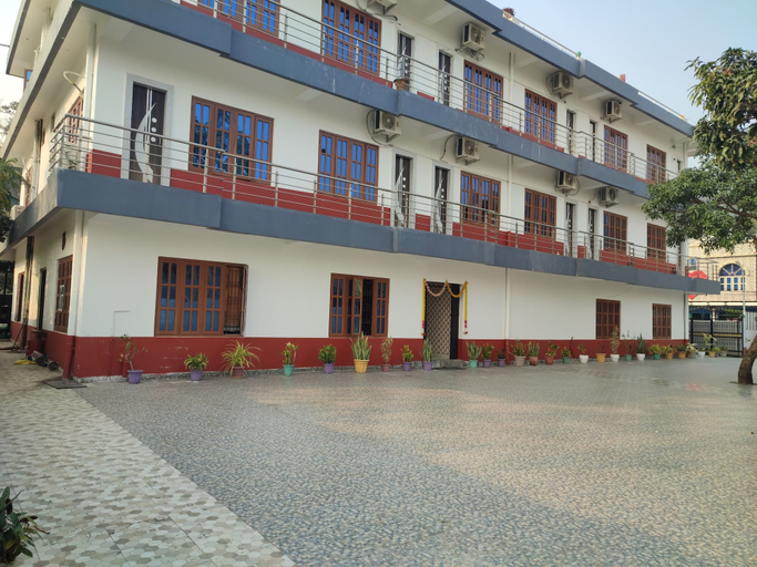 Exterior 4, Domukha pali ghar, Mechi
