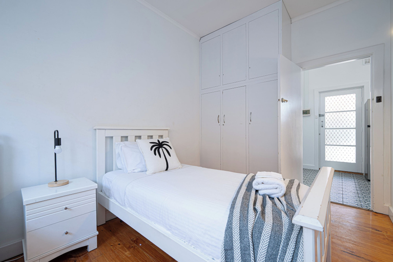 Room 4, The Largs Lookout - Modern Apartment, Adelaide